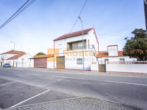 Moradia em  Montinhos dos Pegos