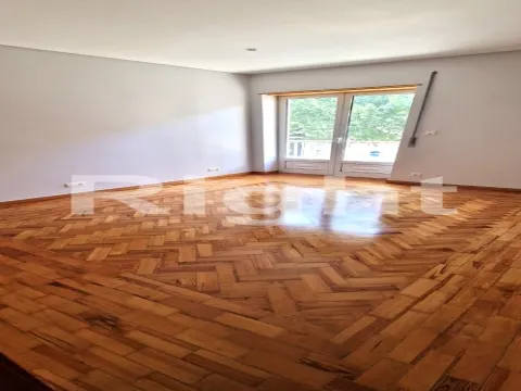 Prédio em fase remodelação em Benfica