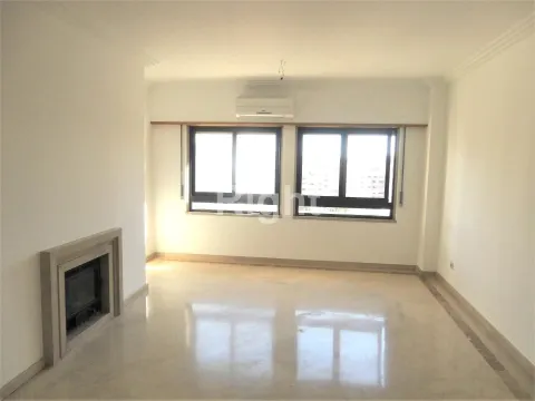 2-bedr. flat with car park and storage room in S.D.Benfica