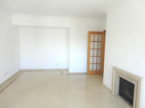 2-bedr. flat with car park and storage room in S.D.Benfica