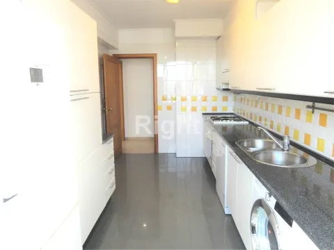 2-bedr. flat with car park and storage room in S.D.Benfica