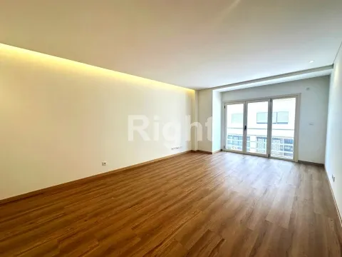 Apartamento T2 novo em Benfica