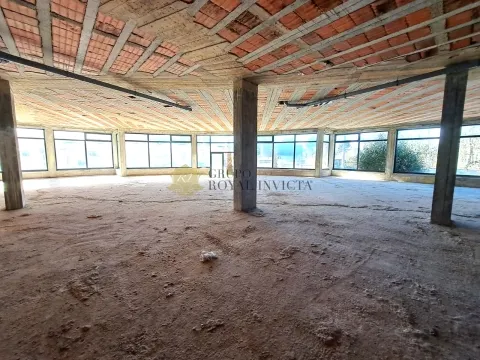  Fantástica Loja de Gaveto na Madalena – Vila Nova de Gaia