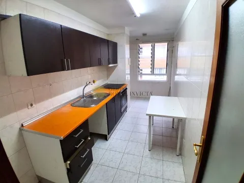 T3 em Remodelação com lugar de garagem  -  Baguim do Monte.