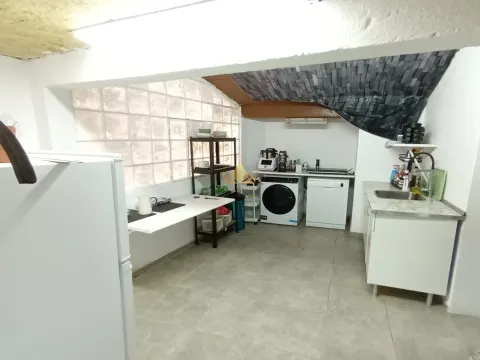 Haus und Nebengebäude als Investition oder Eigenheim zu verkaufen in Ourém