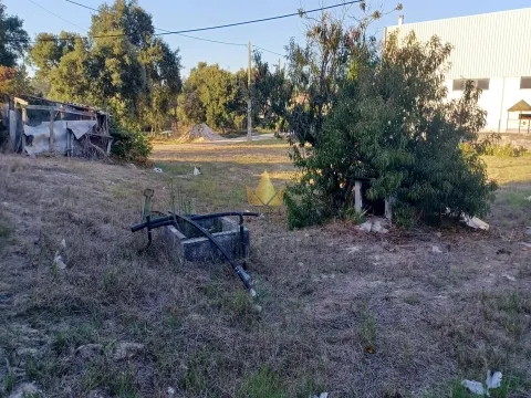 1.025 m² stedelijk terrein te koop in Casal Novo