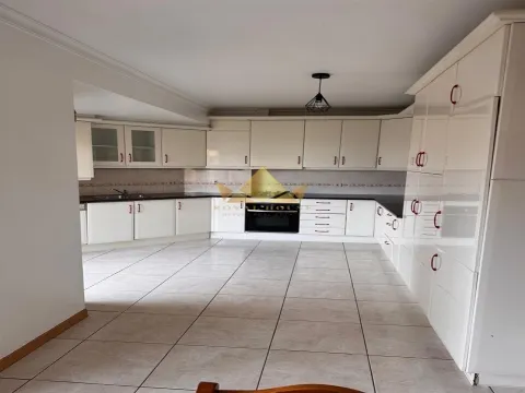 T5 Duplex Versátil (2 Entradas Independentes) na Gândara dos Olivais, Leiria