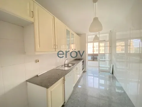 Apartamento T2 para arrendamento no Castêlo da Maia – Maia