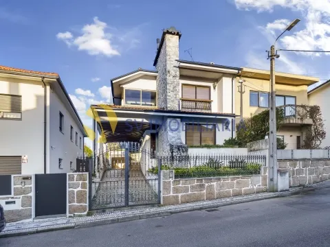 4-Bedroom House in Ermesinde with Balconies and Central Heating