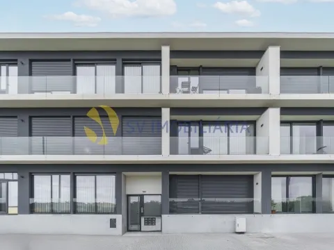 Apartamento T3 moderno em Vilar de Pinheiro com excelente exposição solar