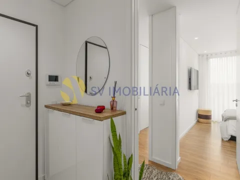 Apartamento T3 moderno em Vilar de Pinheiro com excelente exposição solar