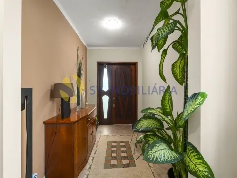Andar moradia T3 independente com jardim em Nogueira da Maia