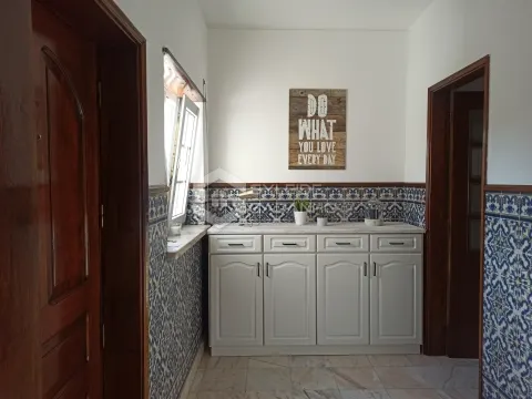 Apartamento T4 para arrendamento no bairro da Biquinha