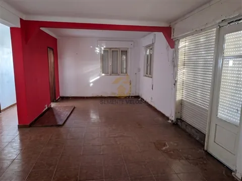 Moradia para Restaurar T4 Venda