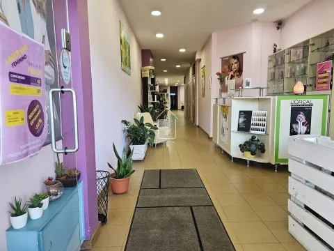 Loja Versátil - Terraço e Duas Frentes, Paranhos – Perfeita para Habitação, Investimento ou Negócio!