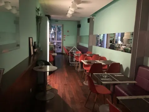 Moradia-Restaurante no Campo Alegre