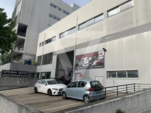 Warehouse for Sale in Ermesinde.