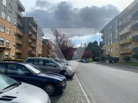 Se alquila local comercial en esquina en Valongo.