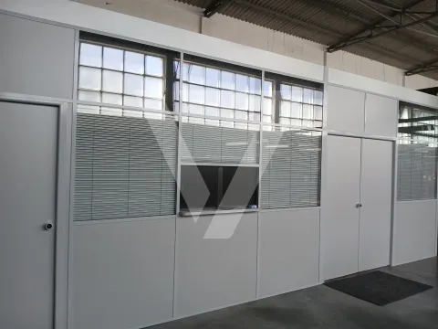 Armazém  Industrial à Venda em  Milherós - Maia.