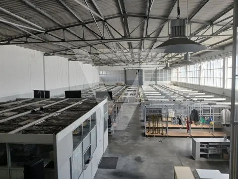 Armazém  Industrial à Venda em  Milherós - Maia.