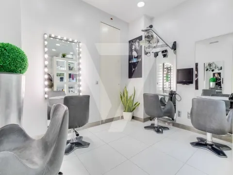 Salon à vendre à Porto - Paranhos.