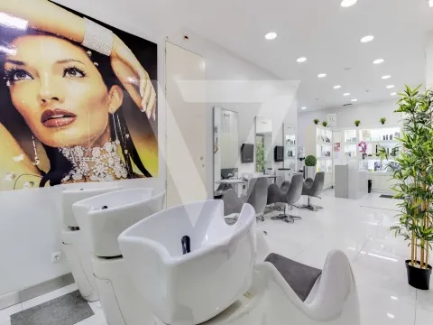 Salon à vendre à Porto - Paranhos.