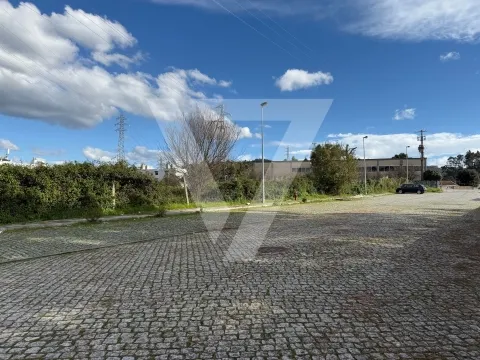 Terrain industriel à vendre à Fânzeres - Gondomar.