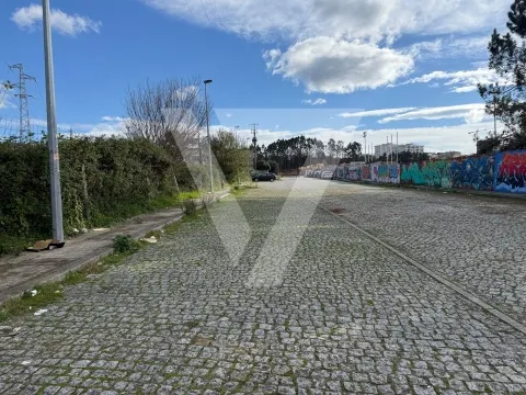 Terrain industriel à vendre à Fânzeres - Gondomar.