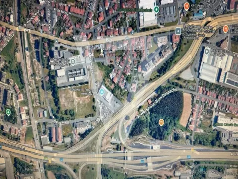 Warehouse / Land for Sale in Ermesinde.