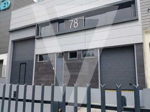Warehouse for Lease in the Industrial Zone of Alfena - Porto