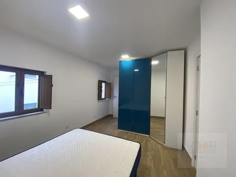 Arrenda moradia com logradouro