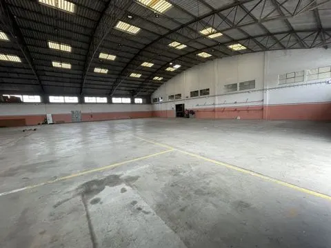 arrenda 500m2 ZI Castelo Branco