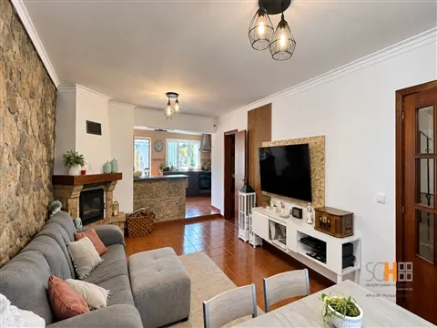 T3, Moradia Geminada. Póvoa Rio de Moinhos