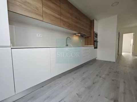 APARTAMENTO T1 C/QUINTAL A ESTREAR