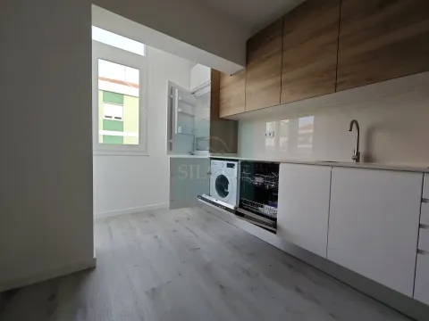 APARTAMENTO T1 C/QUINTAL A ESTREAR