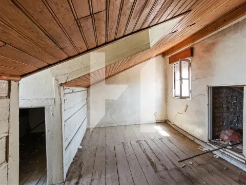 Edifício com Potencial Único em Alcântara — Lisboa