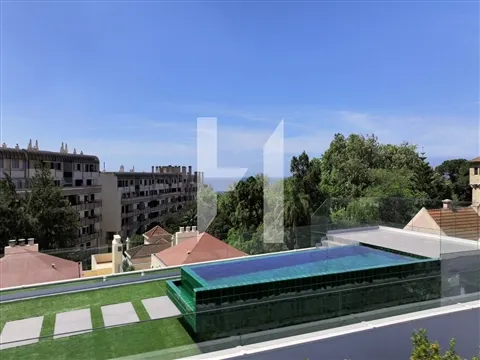 Penthouse T4 Duplex com Rooftop e Piscina Privada no Estoril