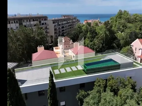Penthouse T4 Duplex com Rooftop e Piscina Privada no Estoril