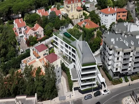 Penthouse T4 Duplex com Rooftop e Piscina Privada no Estoril