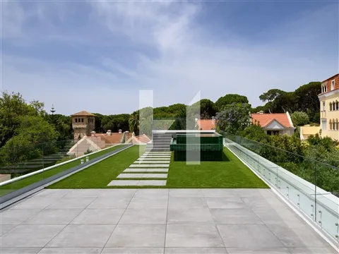 Penthouse T4 Duplex com Rooftop e Piscina Privada no Estoril