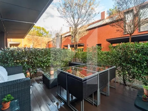 Moradia T4 em Belém com pátios e estacionamento | Condomínio privado