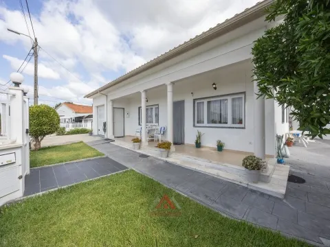 Moradia T3 + Águas Furtadas + Barracão + Terreno 1.370M2