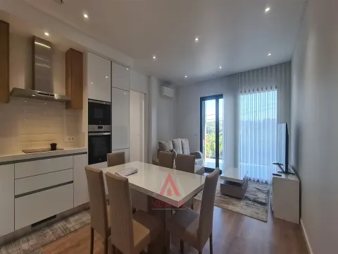 Apartamento T3 - Terraço c/ churrasqueira / Garagem