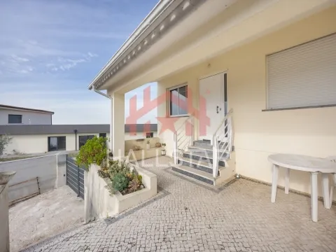 Vrijstaand huis 4 kamerwoning + 2