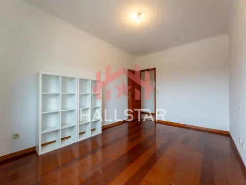3-Bedroom Duplex Apartment / For Rent / Enclosed Garage / Azoia