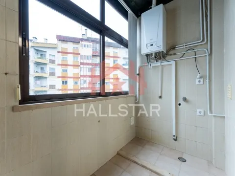 3-Bedroom Apartment for Rent / Equipped Kitchen / Rua Miguel Torga