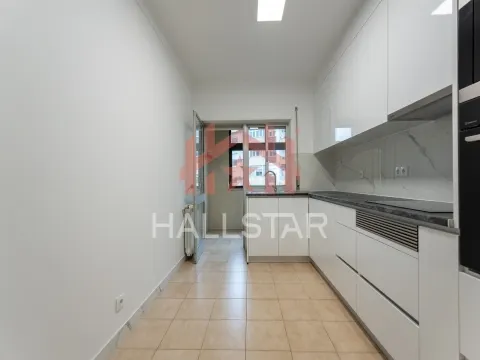 3-Bedroom Apartment for Rent / Equipped Kitchen / Rua Miguel Torga
