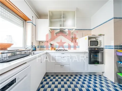Apartamento T2 / Cozinha Equipada / Quinta da Alçada