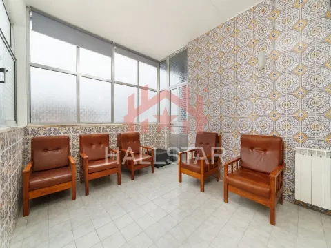 Lar / Totalmente Equipado e Mobilado / Elevador / Leiria