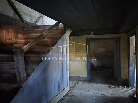 Casa Rústica em pedra e madeira